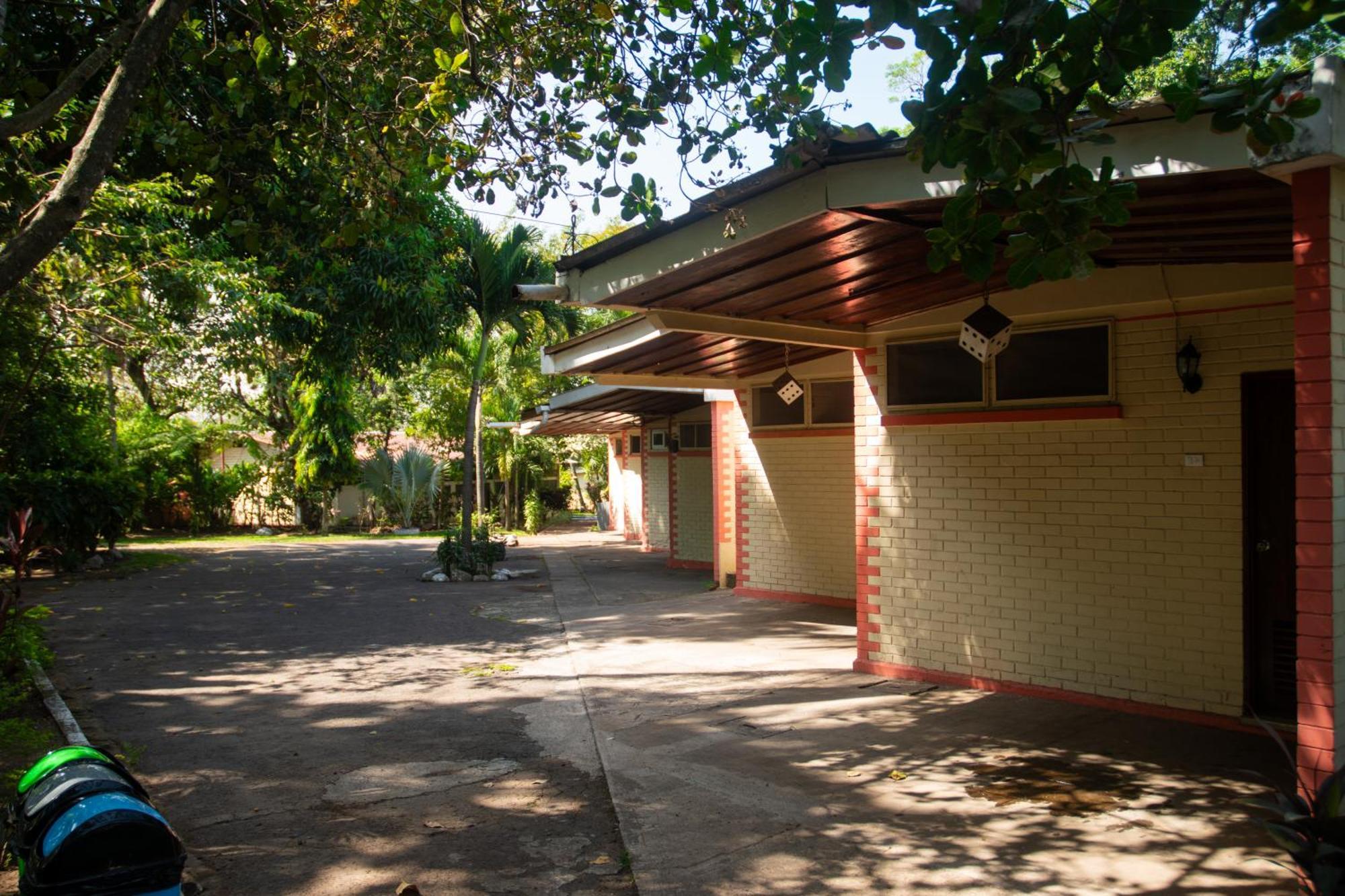 Hotel La Colonia Retalhuleu Extérieur photo