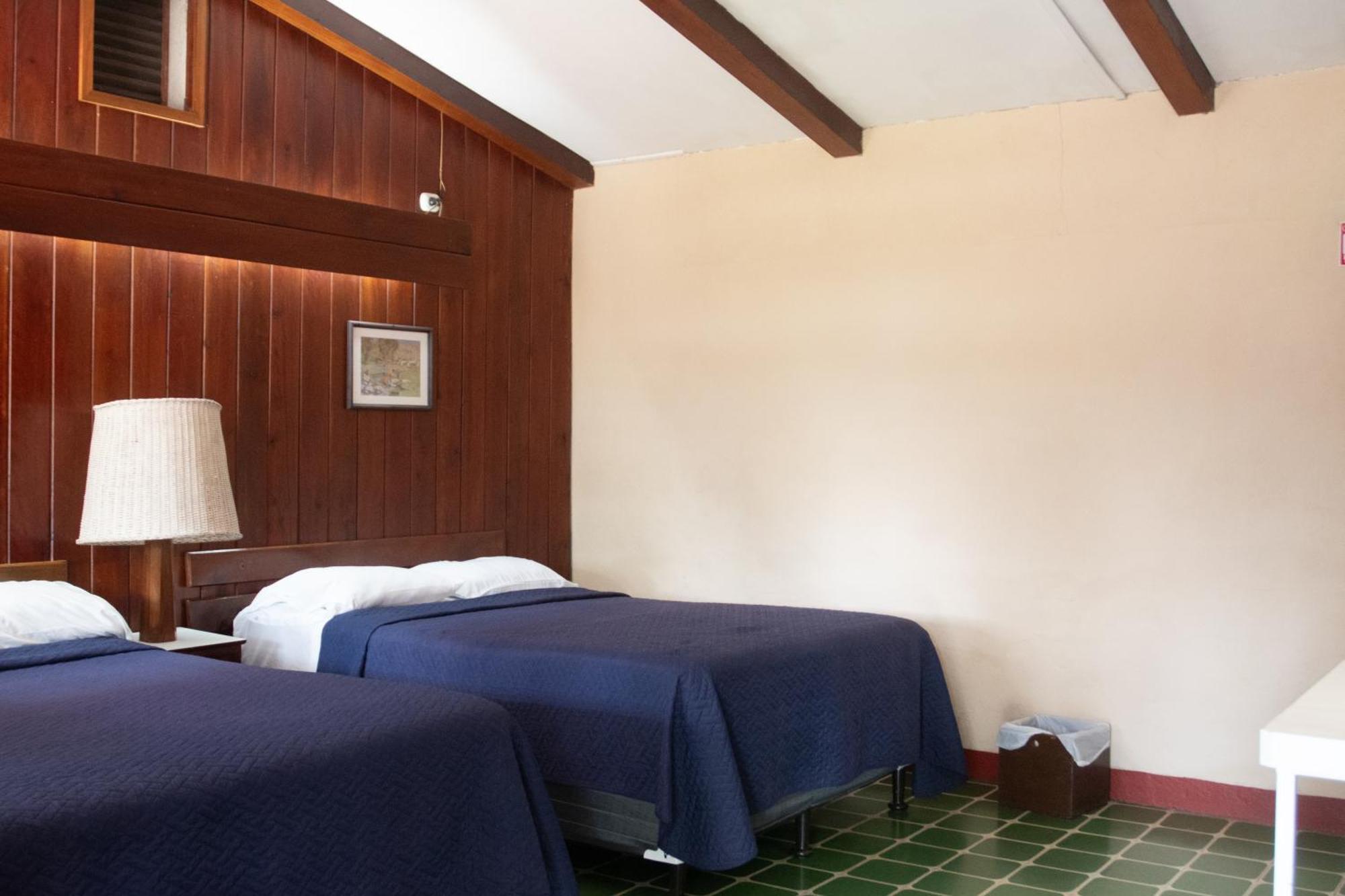 Hotel La Colonia Retalhuleu Extérieur photo